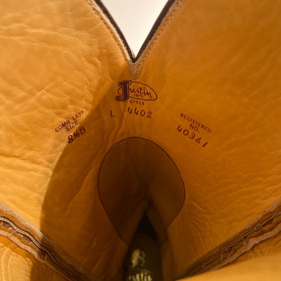 Vintage Justin heeled cowboy boots - Picture 9 of 9